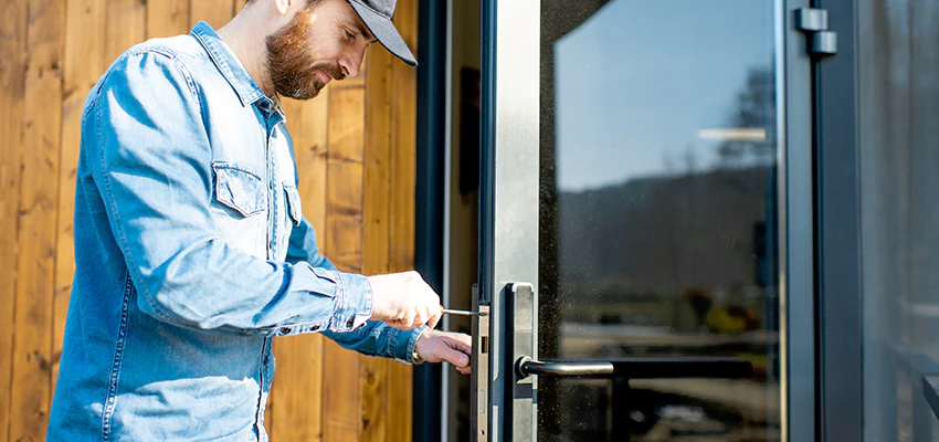 Frameless Glass Storefront Door Locks Replacement in Elizabeth, NJ